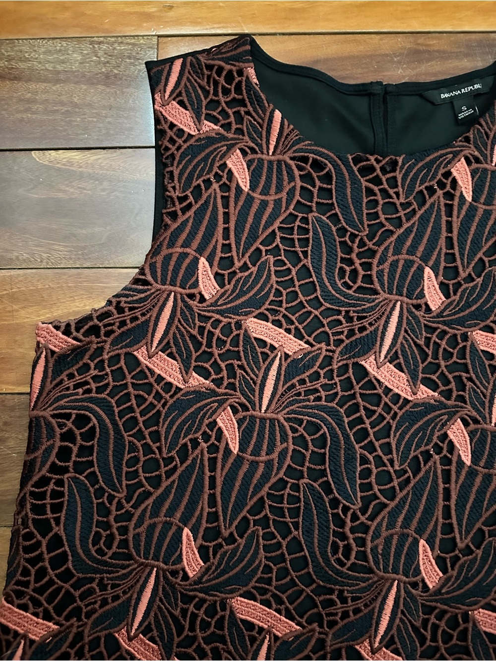 Banana Republic Black & Rust Lace Overlay Sleeveless Top - Picture 7 of 11